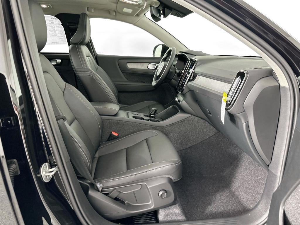 new 2025 Volvo XC40 car, priced at $41,465