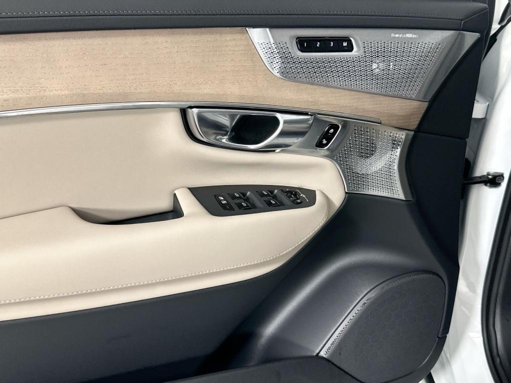 new 2026 Volvo XC90 car, priced at $80,045