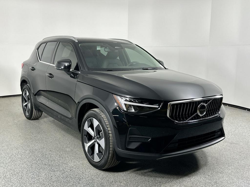 new 2025 Volvo XC40 car, priced at $43,715