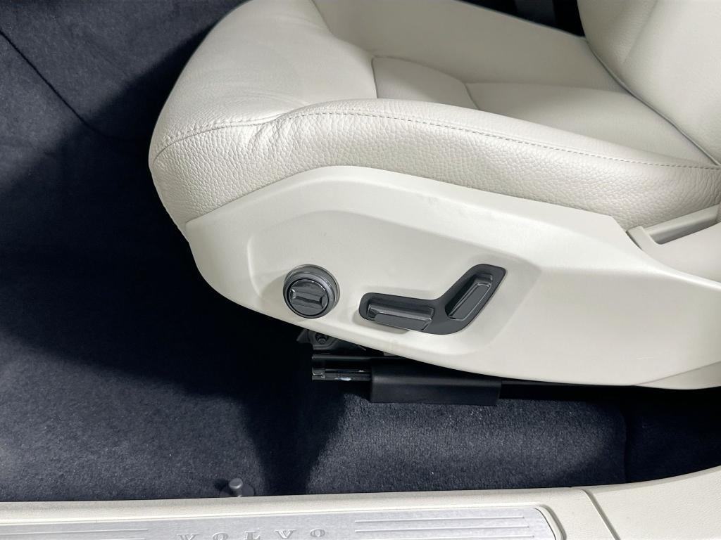 new 2025 Volvo XC60 car, priced at $54,360