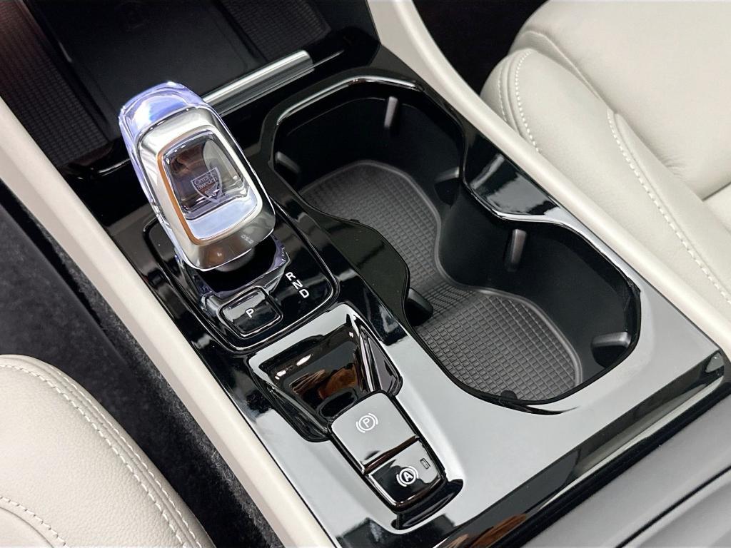 new 2025 Volvo XC40 car, priced at $41,451