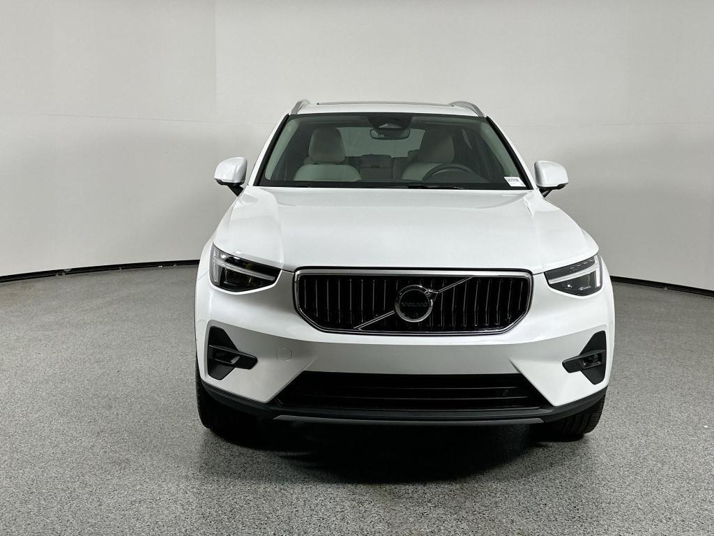 new 2025 Volvo XC40 car, priced at $46,815