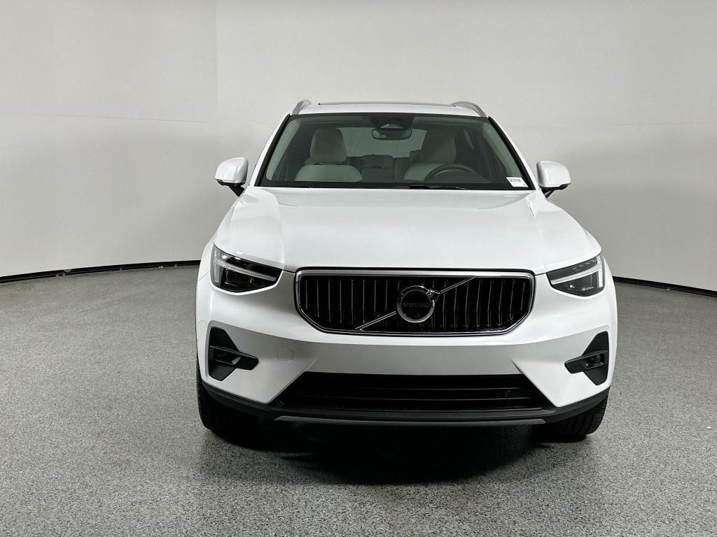 new 2025 Volvo XC40 car, priced at $41,451