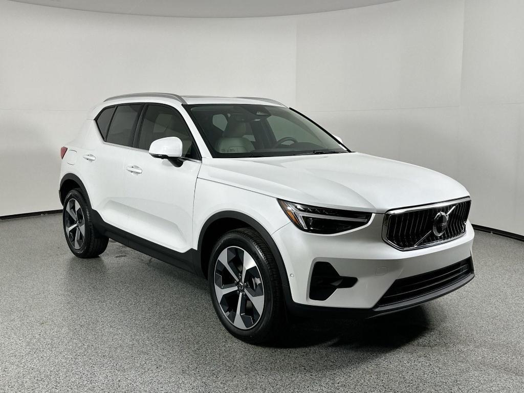 new 2025 Volvo XC40 car, priced at $46,815