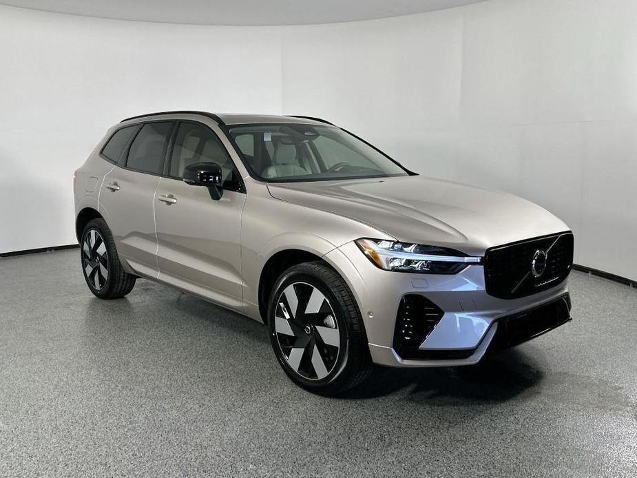 new 2025 Volvo XC60 Plug-In Hybrid car