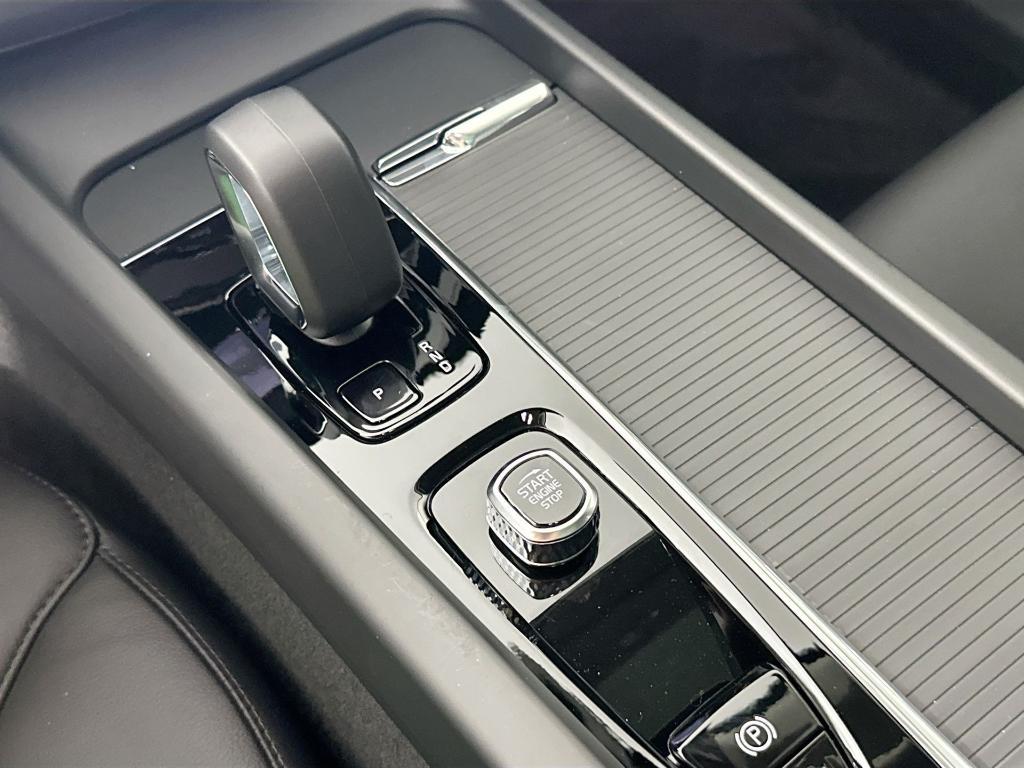 new 2025 Volvo XC60 car, priced at $49,285