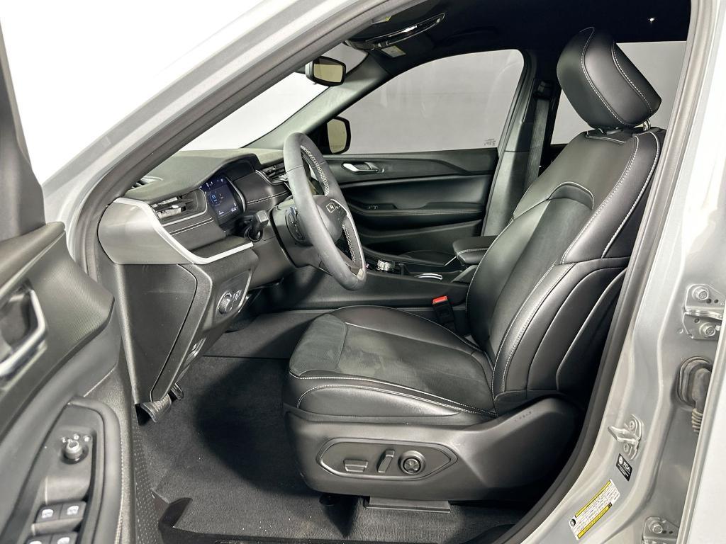 used 2024 Jeep Grand Cherokee L car, priced at $39,991