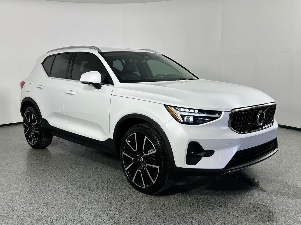 new 2025 Volvo XC40 car, priced at $52,491