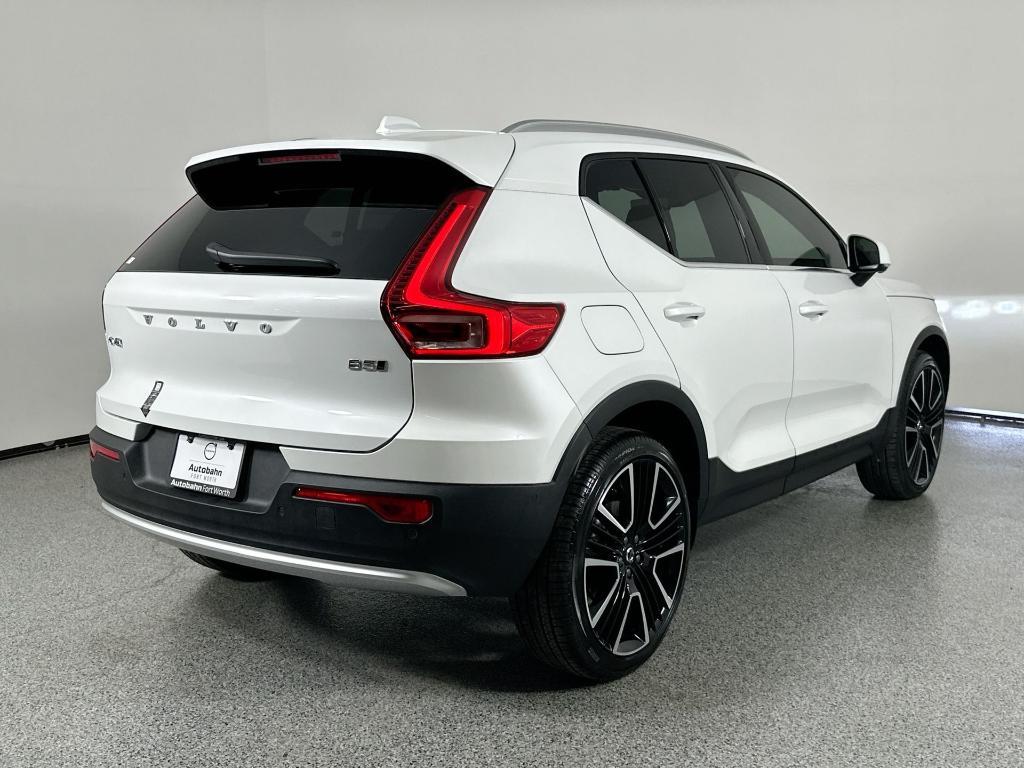 new 2025 Volvo XC40 car, priced at $52,491