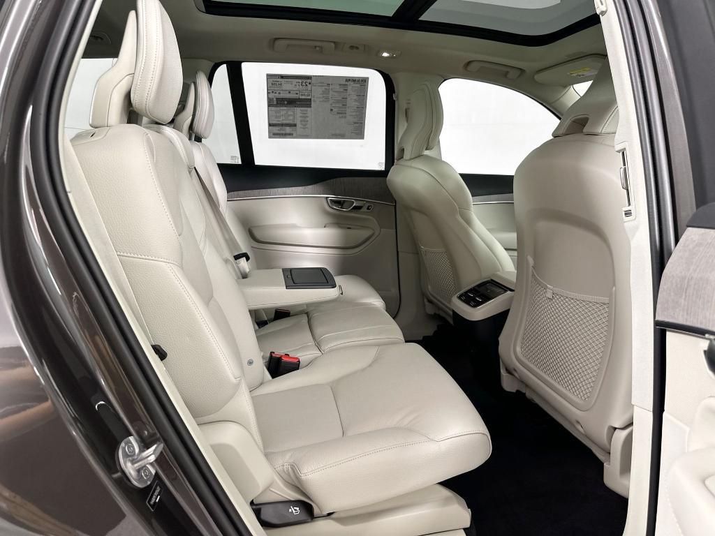 new 2024 Volvo XC90 car, priced at $52,991