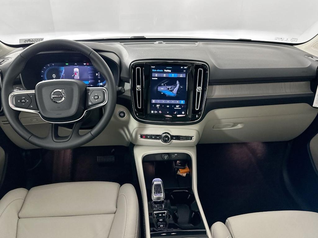 new 2025 Volvo XC40 car, priced at $38,231