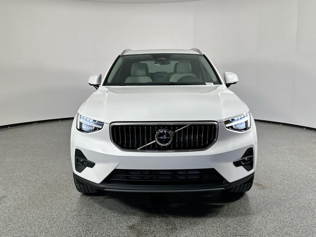 new 2025 Volvo XC40 car, priced at $46,991