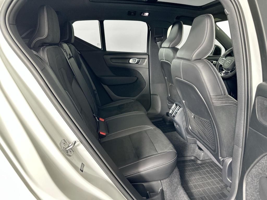 used 2021 Volvo XC40 car, priced at $28,991