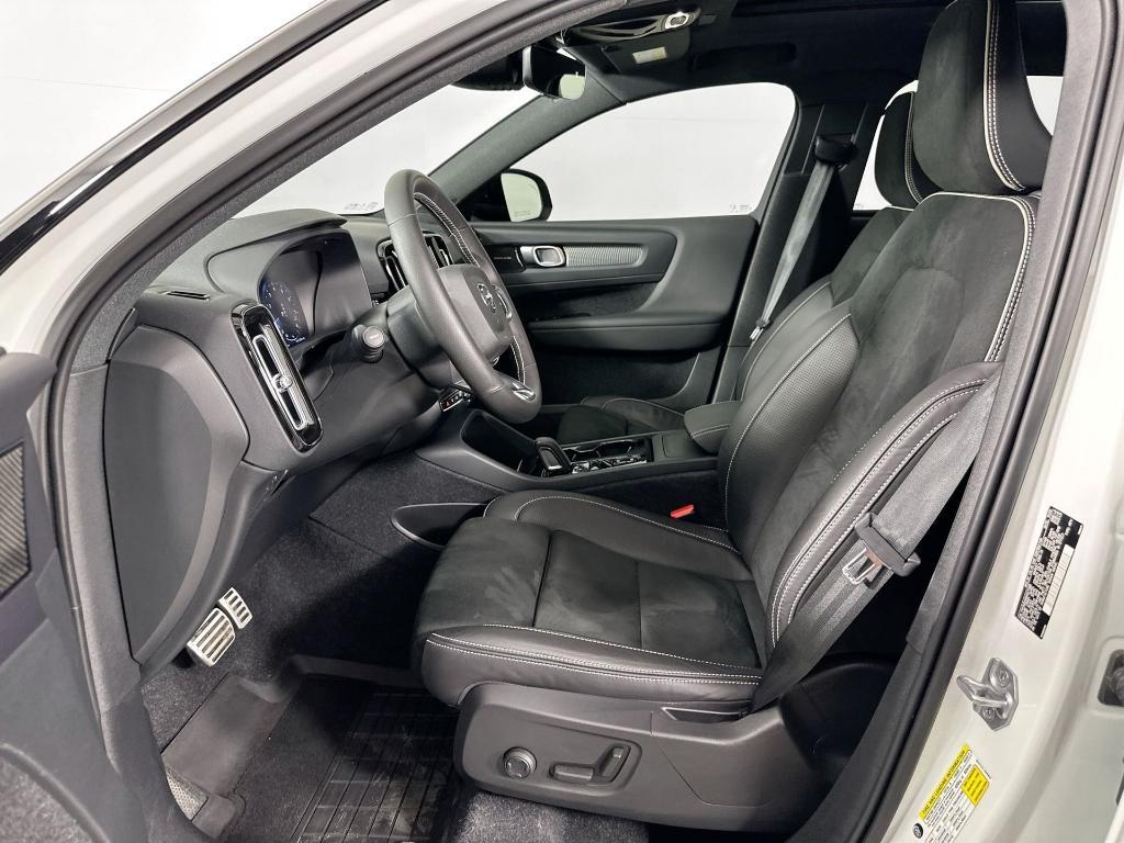used 2021 Volvo XC40 car, priced at $28,991