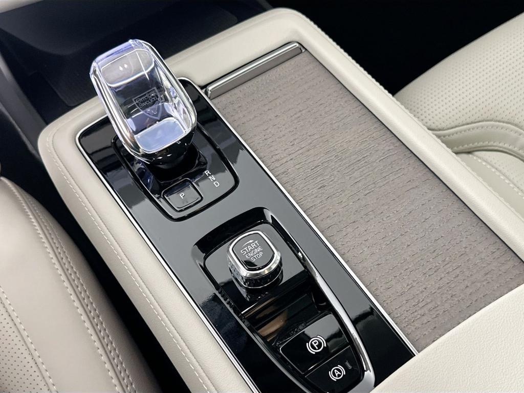 new 2025 Volvo XC90 Plug-In Hybrid car, priced at $81,405