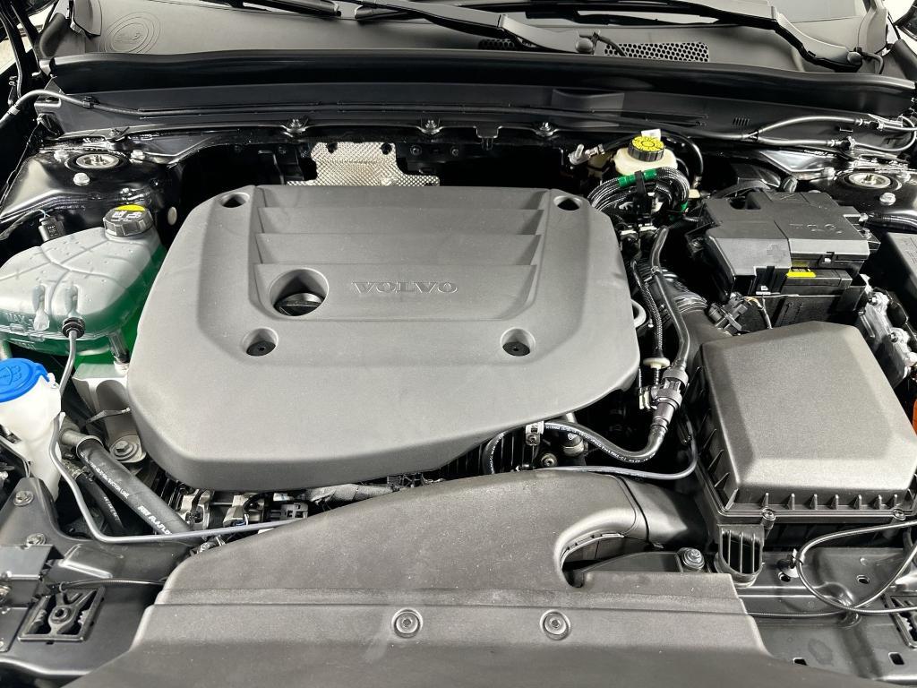 new 2025 Volvo XC40 car, priced at $40,412