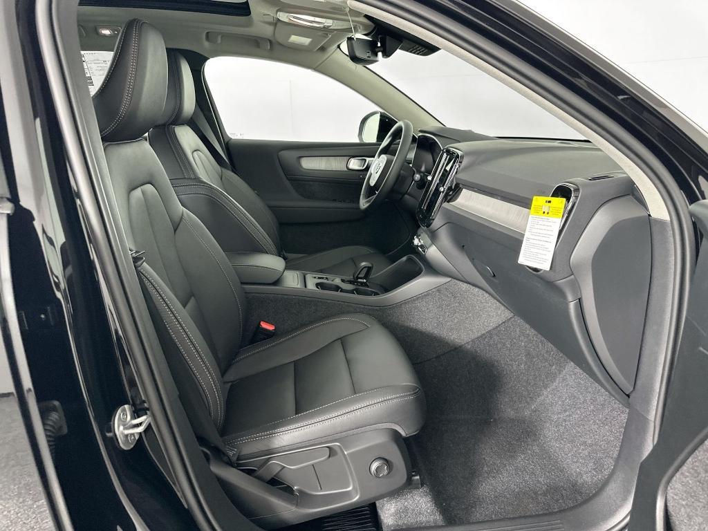 new 2025 Volvo XC40 car, priced at $44,485
