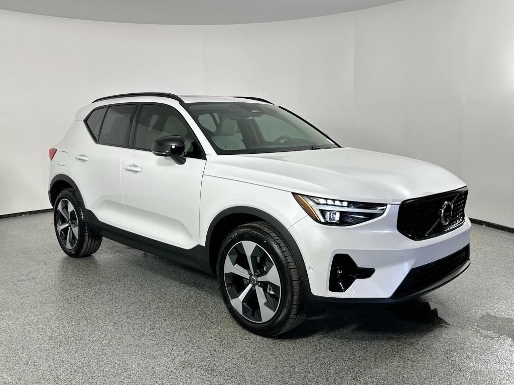 new 2025 Volvo XC40 car, priced at $47,315