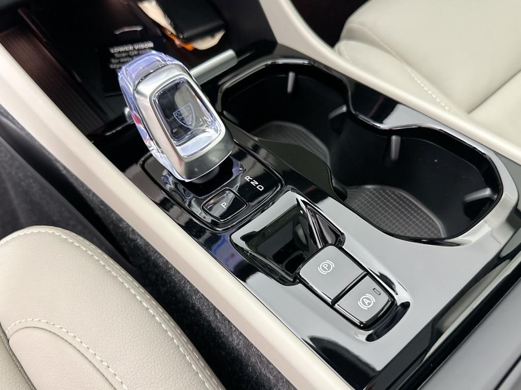new 2025 Volvo XC40 car, priced at $47,315