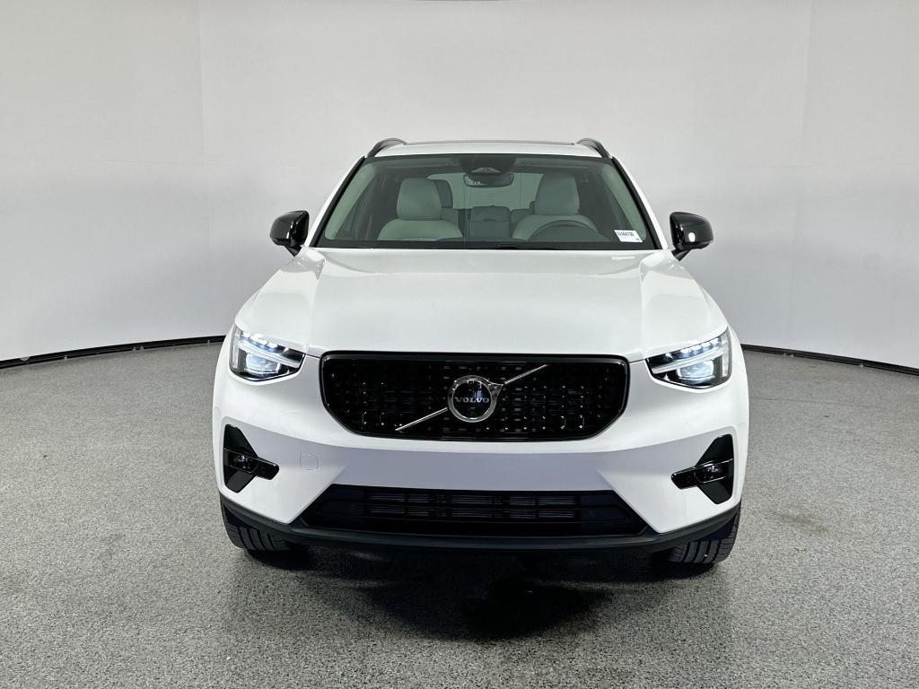 new 2025 Volvo XC40 car, priced at $47,315