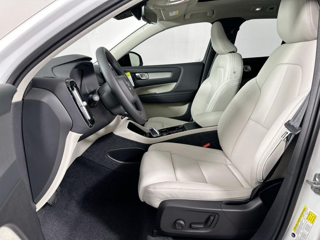 new 2025 Volvo XC40 car, priced at $47,315