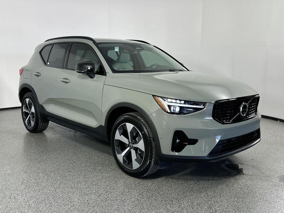 new 2025 Volvo XC40 car, priced at $46,815