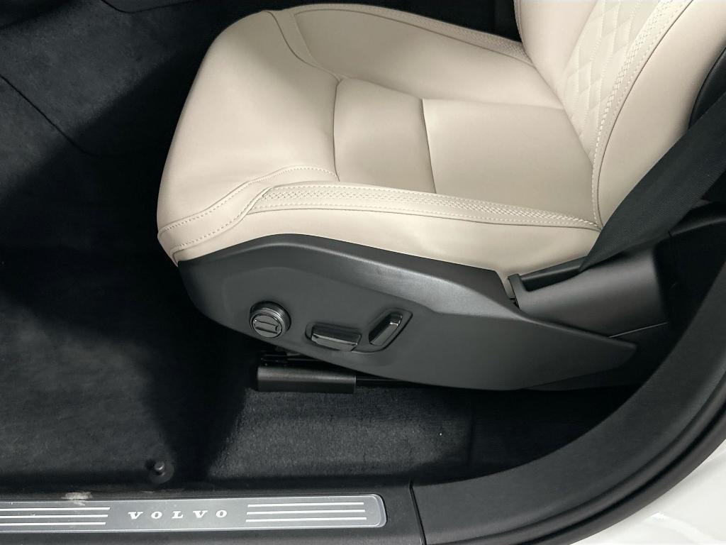 new 2026 Volvo XC90 car, priced at $72,625