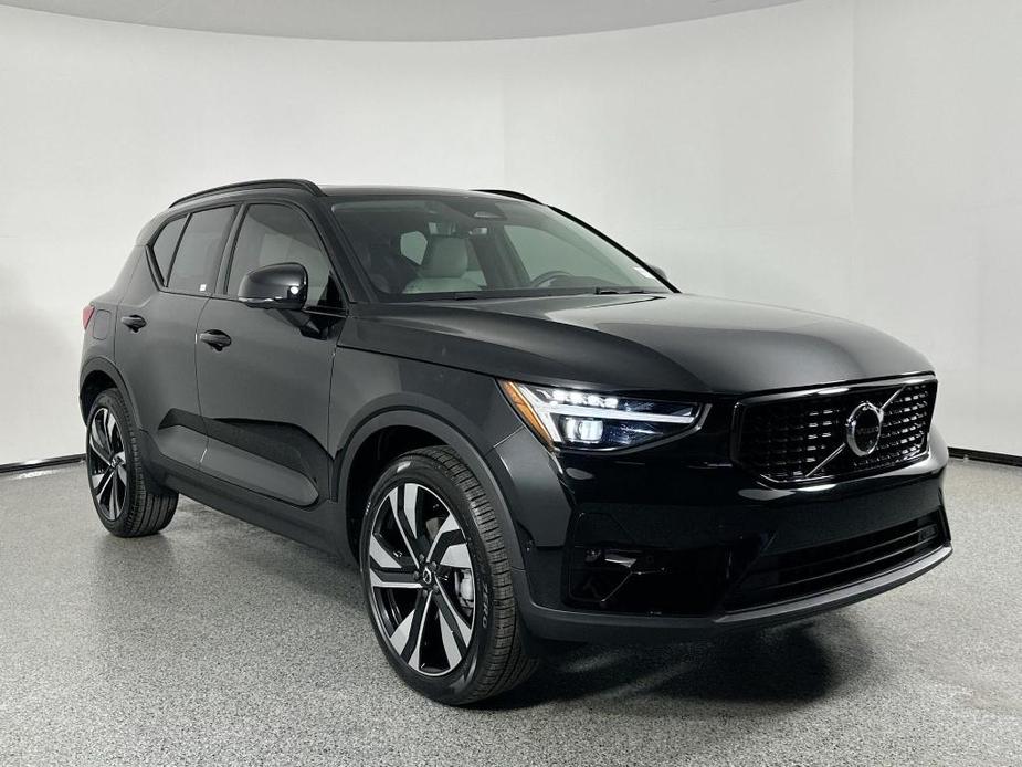 new 2025 Volvo XC40 car, priced at $51,710