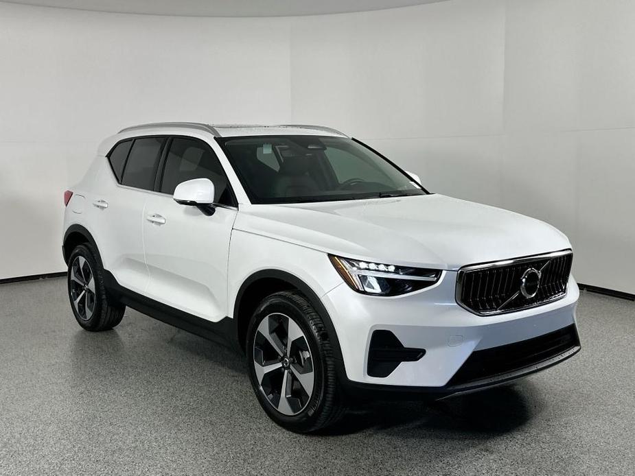 new 2025 Volvo XC40 car, priced at $43,965