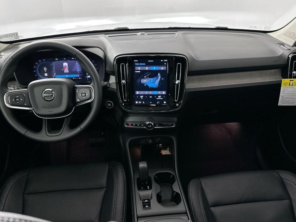new 2025 Volvo XC40 car, priced at $37,861