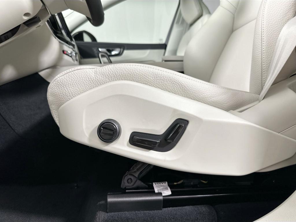 new 2025 Volvo XC60 car, priced at $49,881