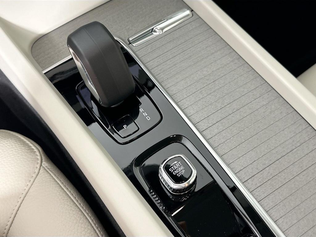 new 2025 Volvo XC60 car, priced at $49,881