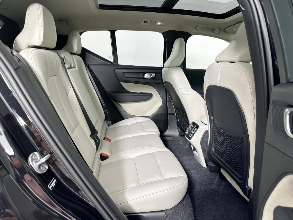 new 2025 Volvo XC40 car, priced at $38,891