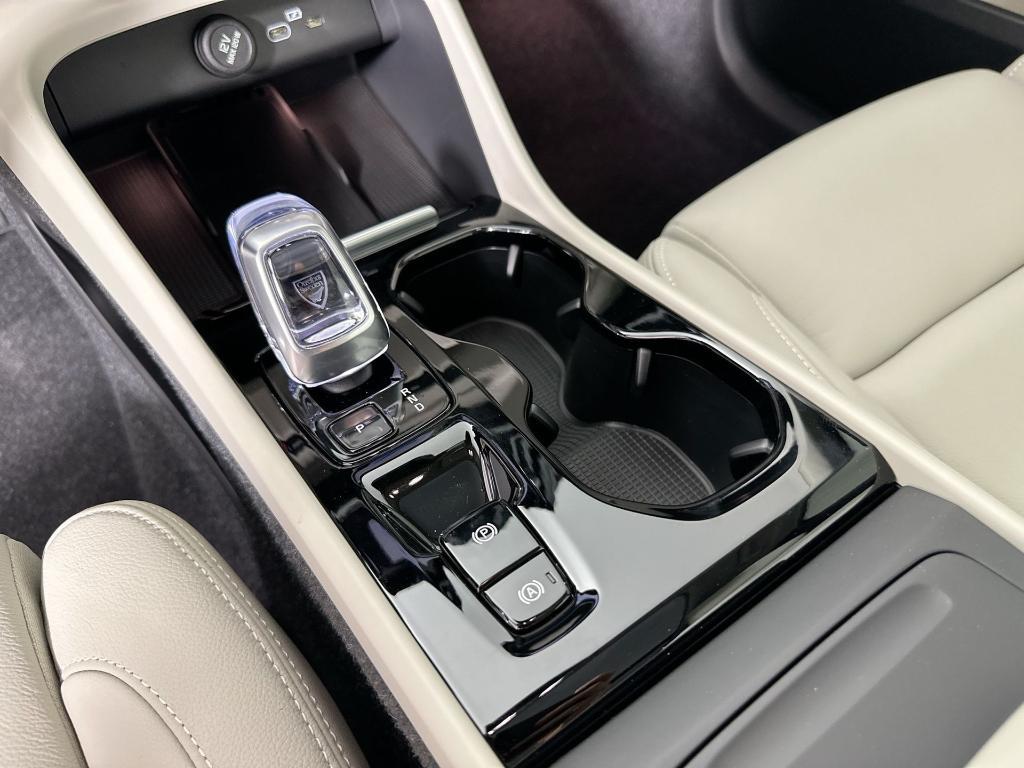 new 2025 Volvo XC40 car, priced at $47,315