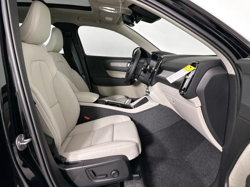 new 2025 Volvo XC40 car, priced at $47,315