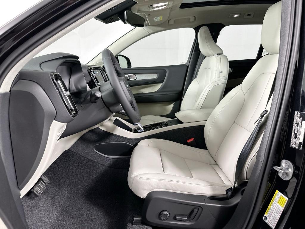new 2025 Volvo XC40 car, priced at $47,315