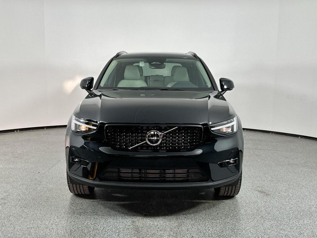 new 2025 Volvo XC40 car, priced at $47,315