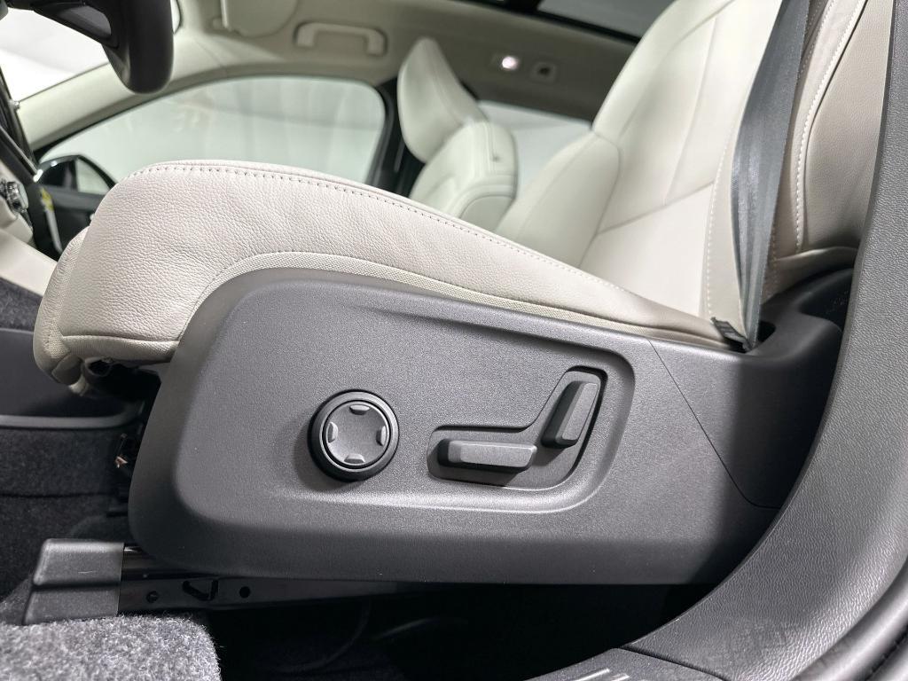 new 2025 Volvo XC40 car, priced at $47,315