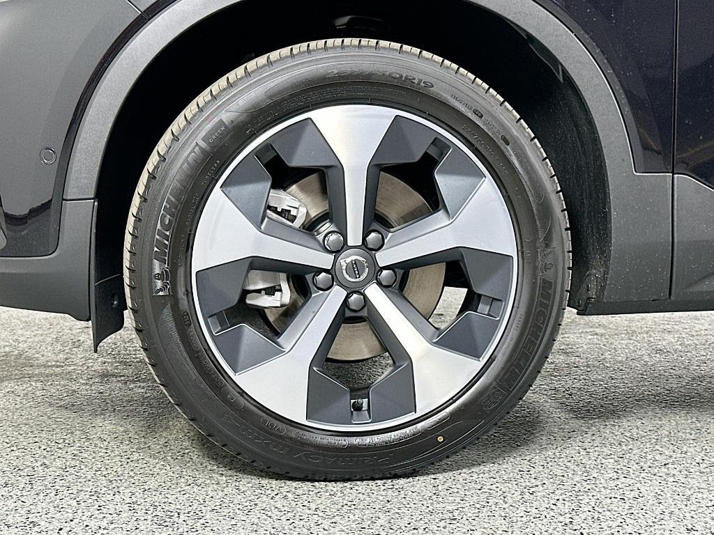 new 2025 Volvo XC40 car, priced at $39,315