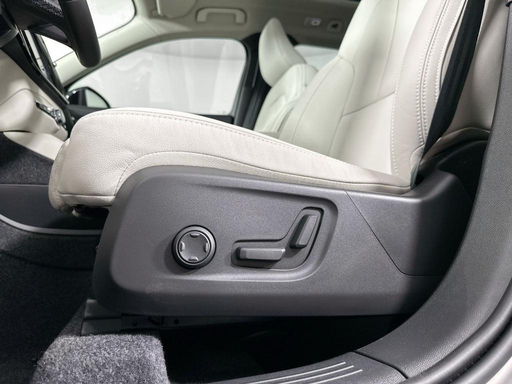 new 2025 Volvo XC40 car, priced at $48,465