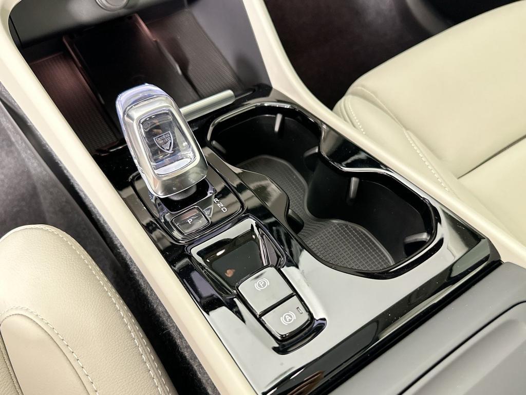 new 2025 Volvo XC40 car, priced at $48,465