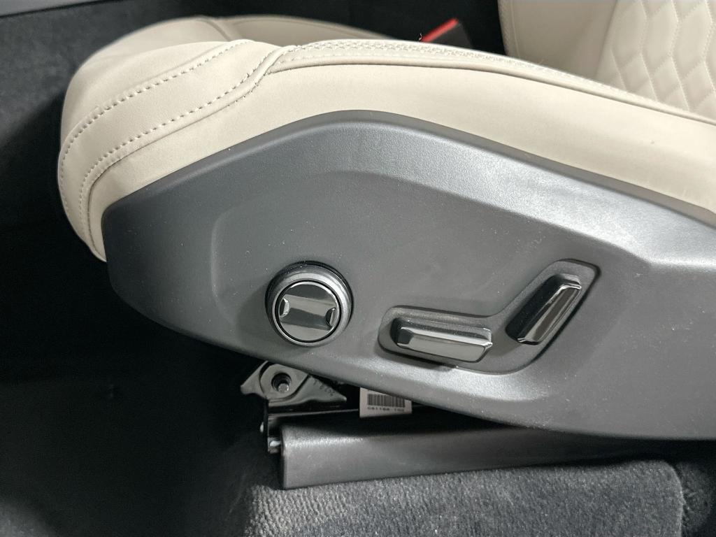 new 2025 Volvo XC90 car, priced at $70,365