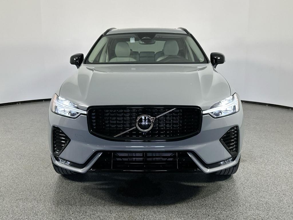 new 2025 Volvo XC40 car, priced at $41,500