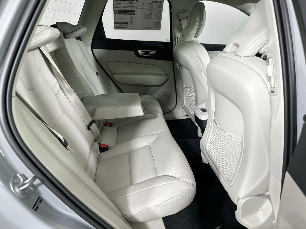 new 2025 Volvo XC40 car, priced at $37,291