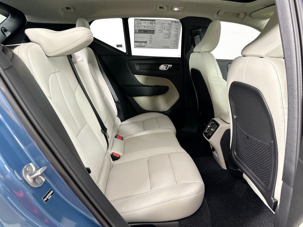 new 2025 Volvo XC40 car, priced at $40,210