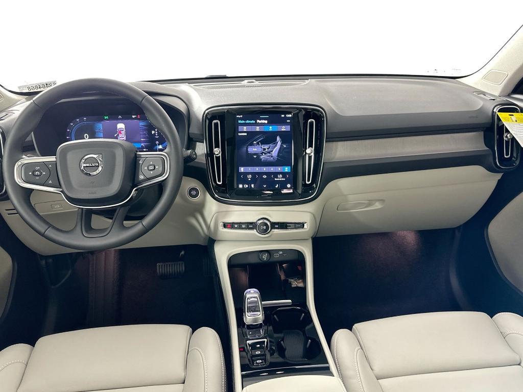 new 2025 Volvo XC40 car, priced at $40,710
