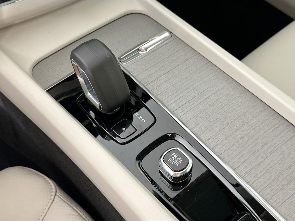 new 2025 Volvo XC60 car, priced at $54,610