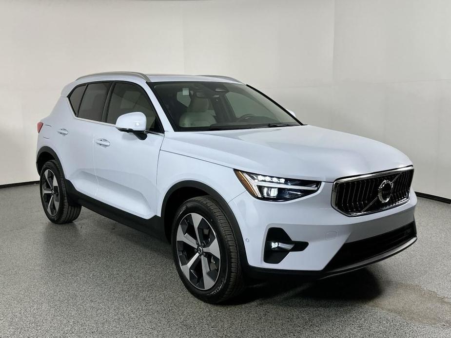 new 2025 Volvo XC40 car, priced at $46,265