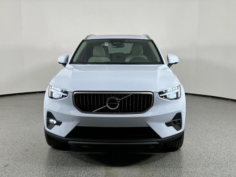 new 2025 Volvo XC40 car, priced at $46,265