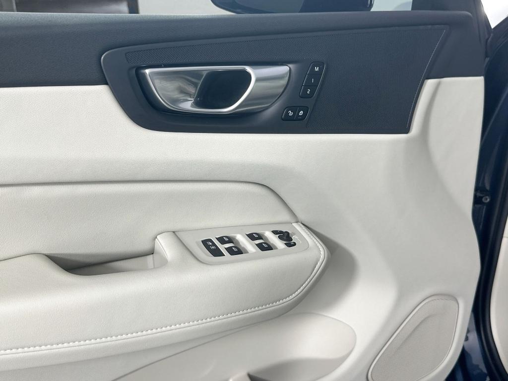 new 2025 Volvo XC60 car, priced at $51,567